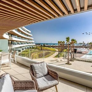 Vivi Homes - Rembrandt Pool, Sauna, Gym & Sea View